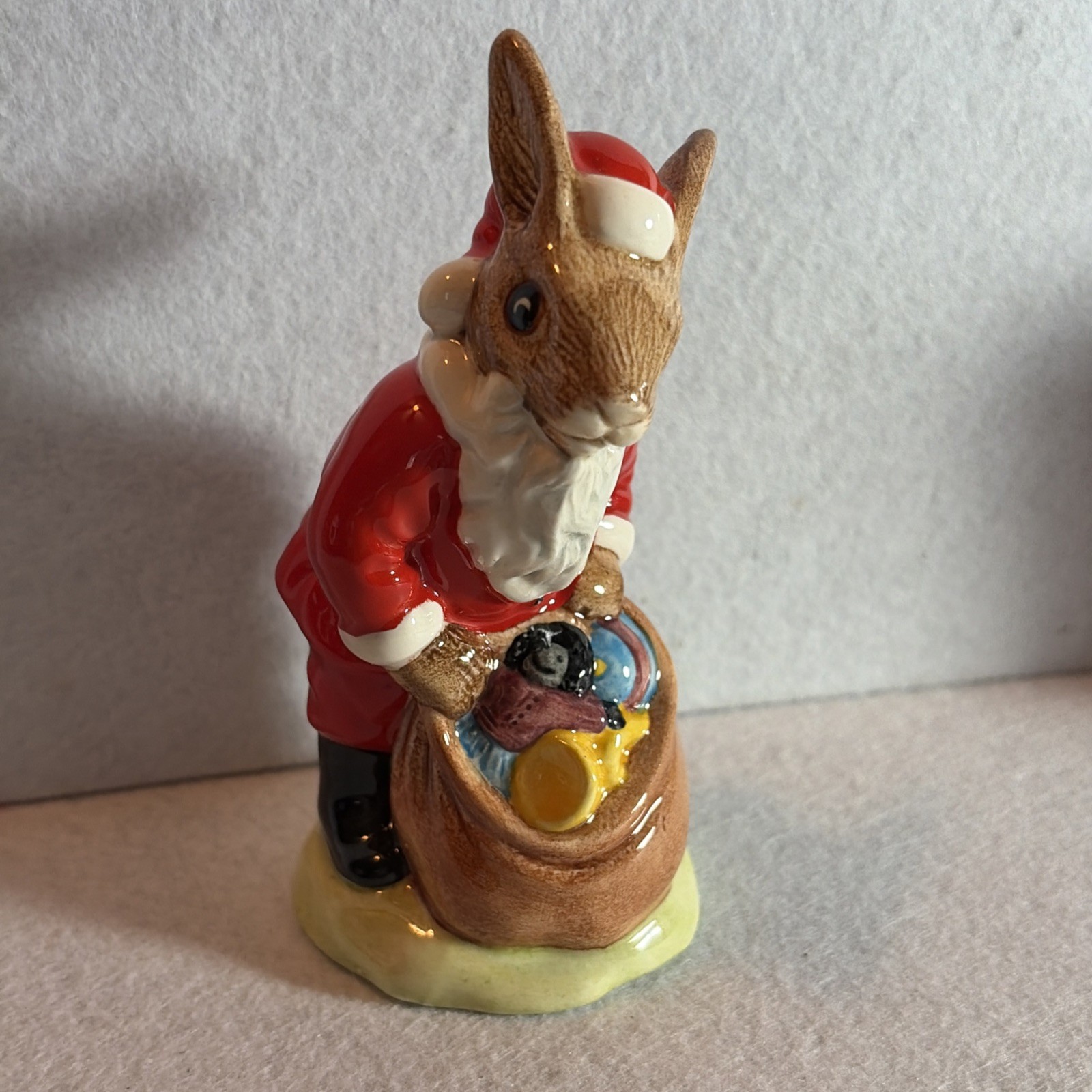 ROYAL DOULTON BUNNYKINS Santa Happy Christmas Figurine DB17 -1981 Ltd Edition