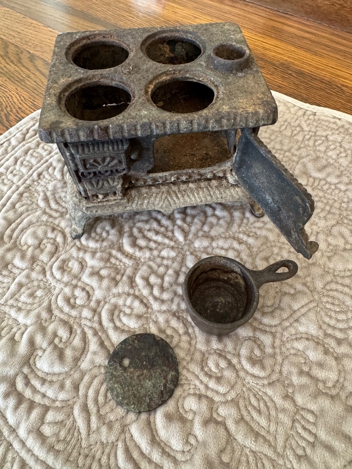 minuature iron vintage stove with accessories LAST CHANCE