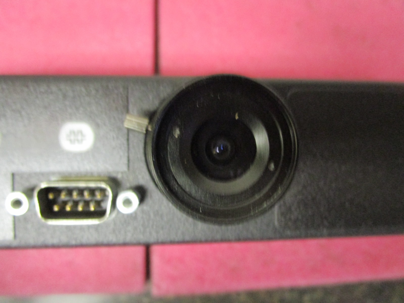 APC NETBOTZ 320 Wall Appliance w/ Camera 420/320