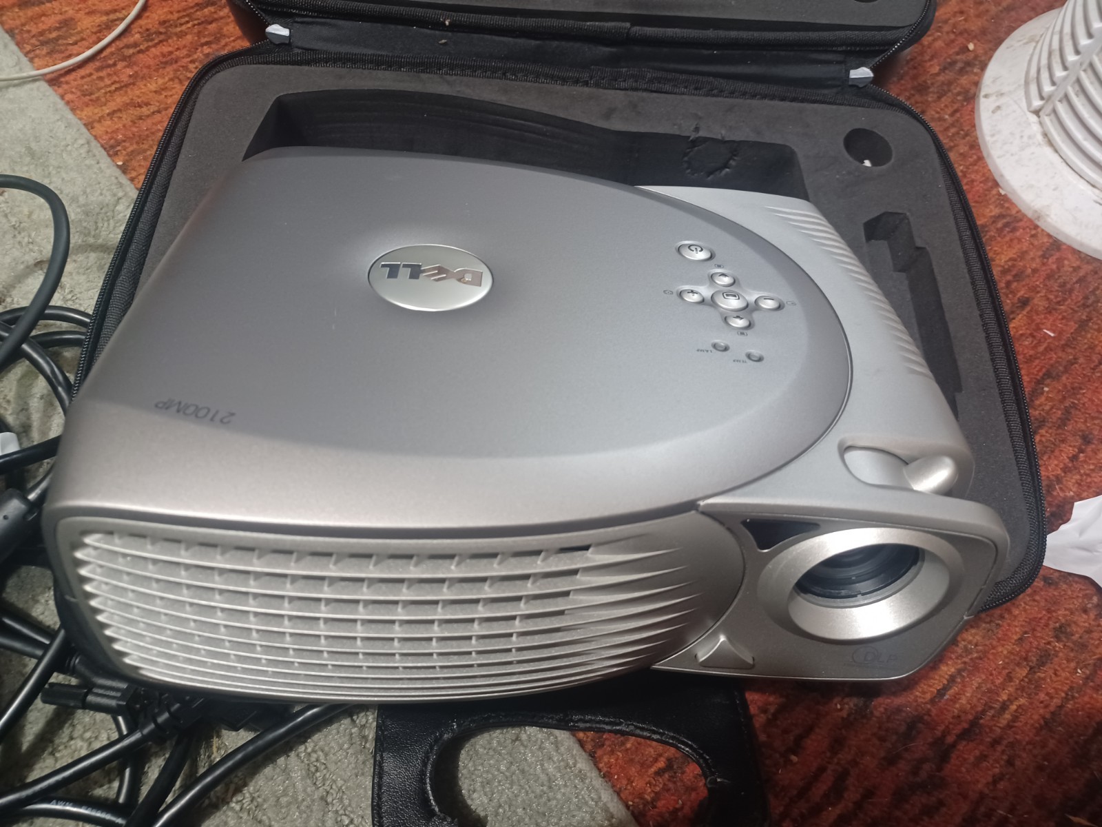 Dell 2100MP DLP Projector with Carry Case – Portable High-Resolution Display