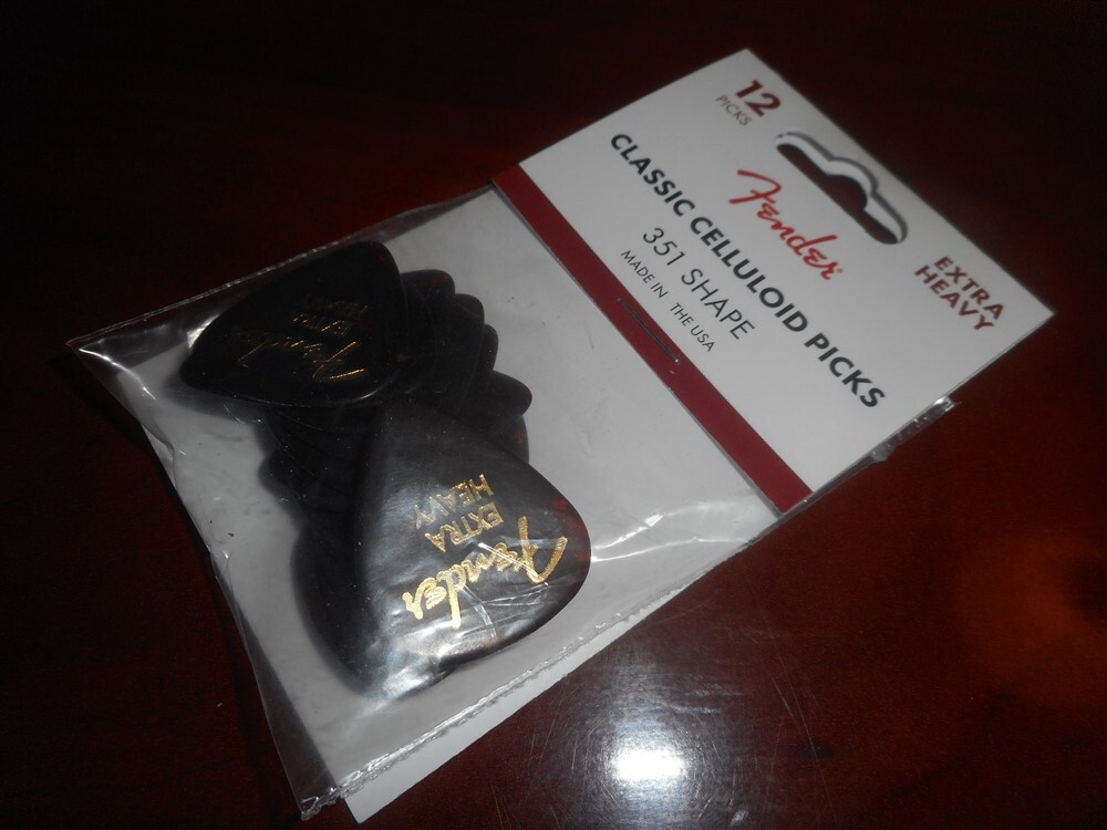 NEW - Fender 351 Extra-Heavy Celluloid Guitar Picks (12), TORTOISE, 198-0351-200