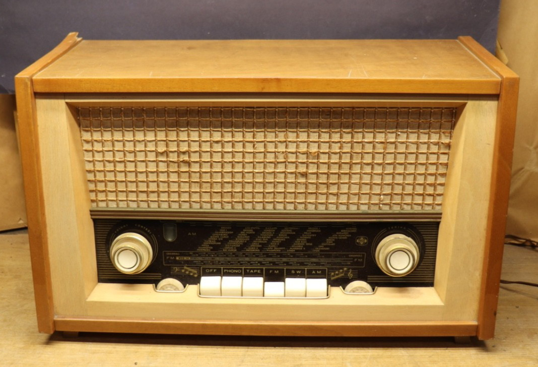 Vintage EMUD T7 Radio Tube Amplifier  Wood Cabinet  Western Germany Works !!