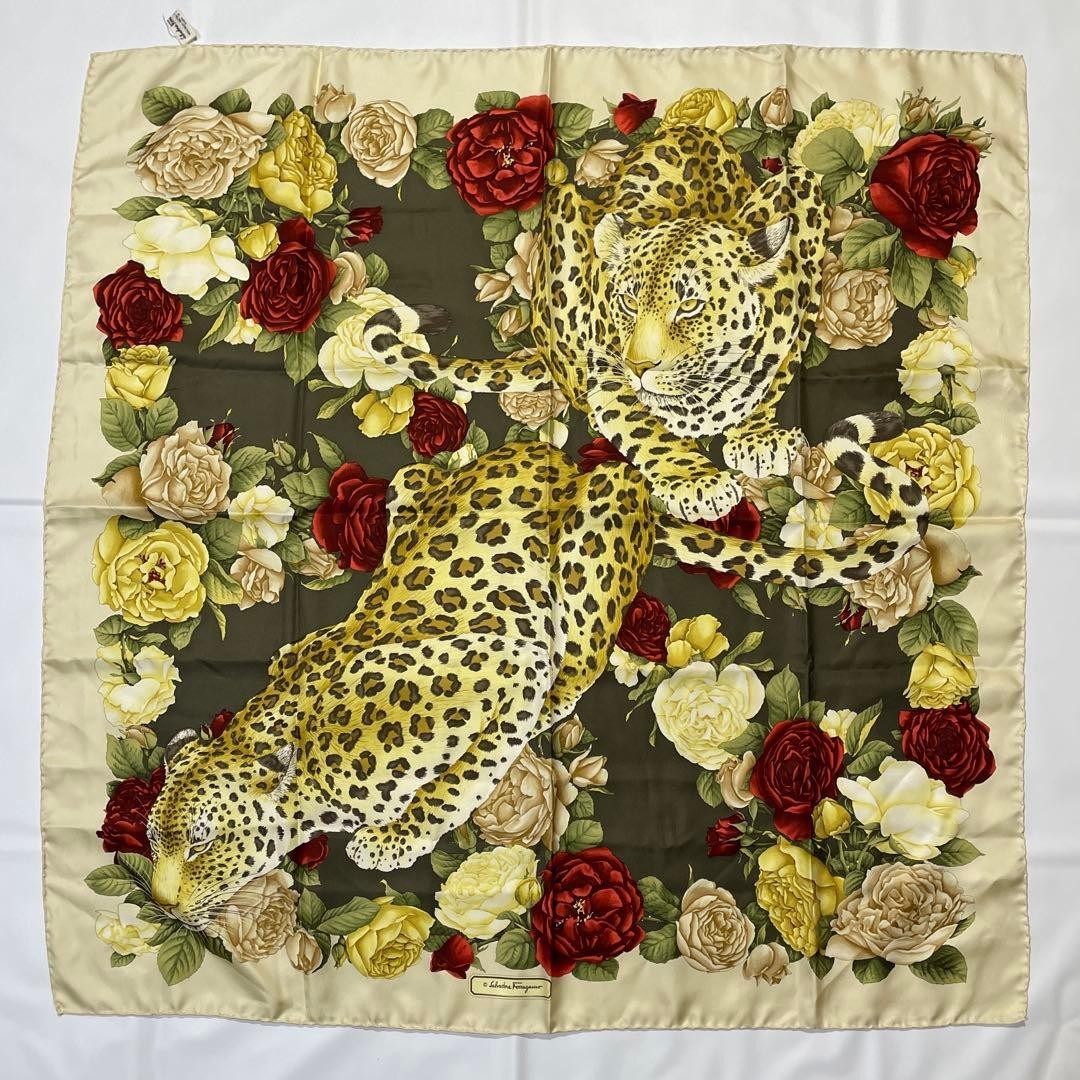 Salvatore Ferragamo Scarf Cream 87 x 86 cm 100% Silk