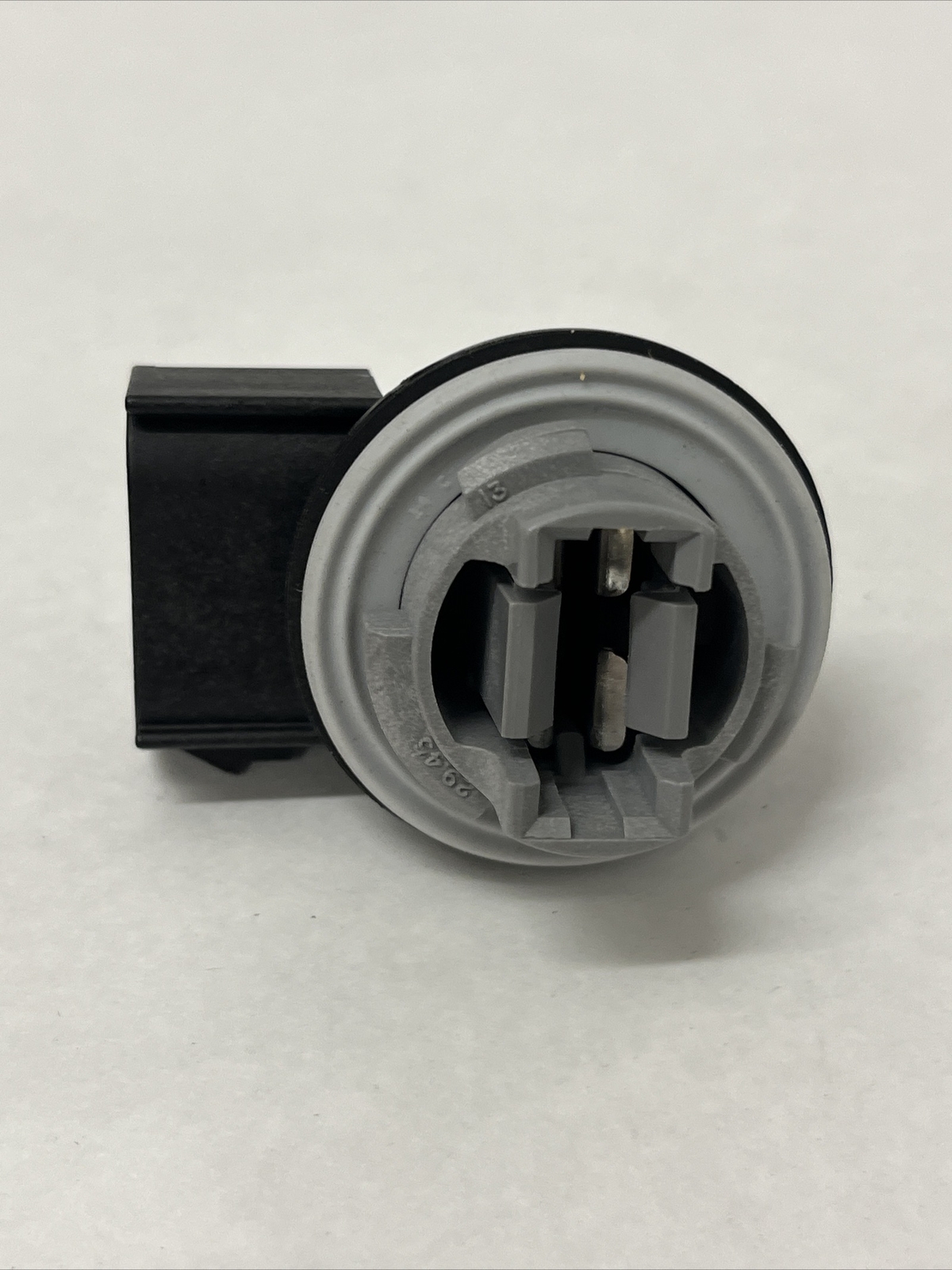 Ford F1TZ-13411-E Lamp Socket - A-35-NB Qty 1