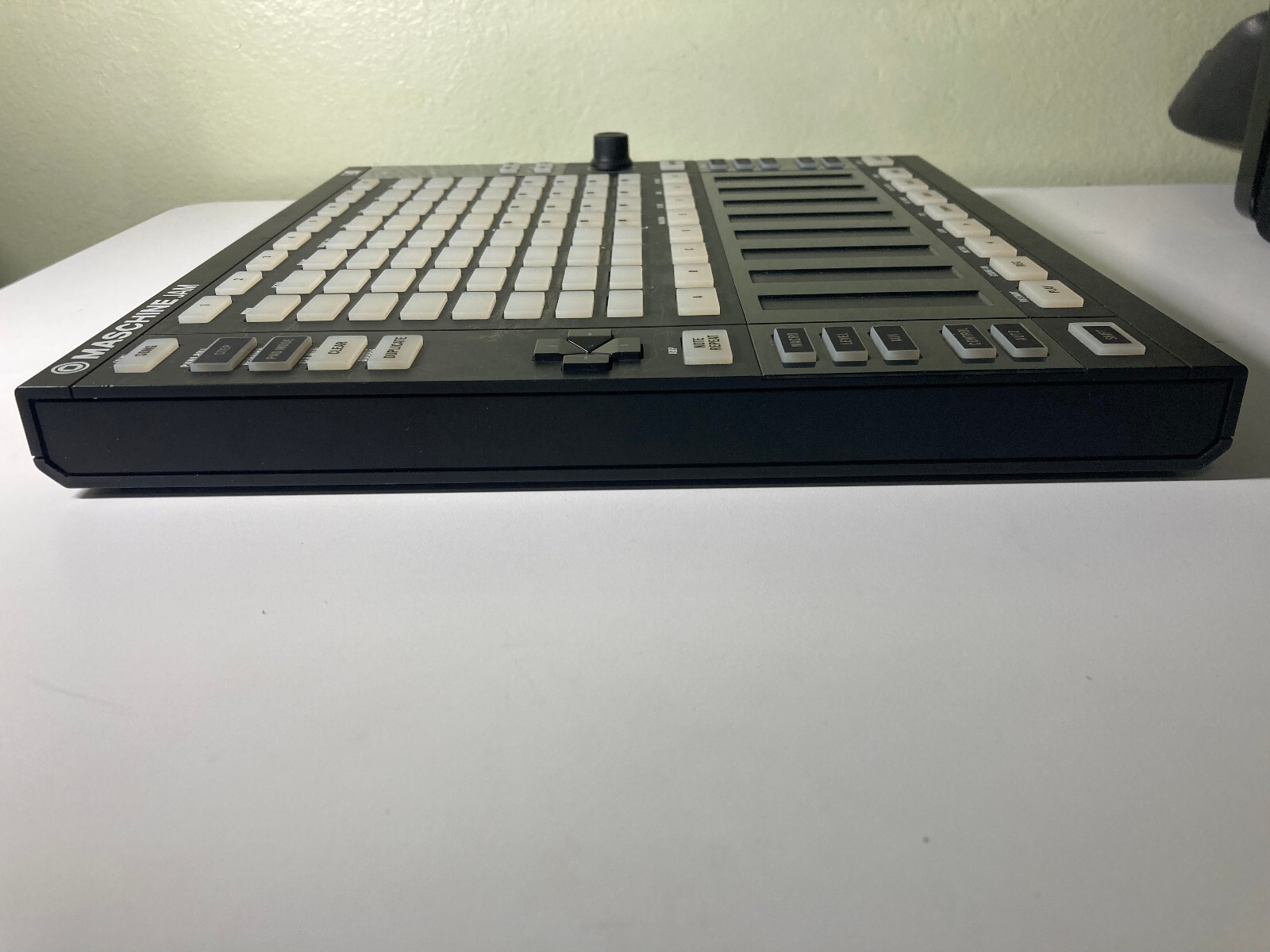 Native Instruments MASCHINE JAM Production & Performance MIDI Controller Used