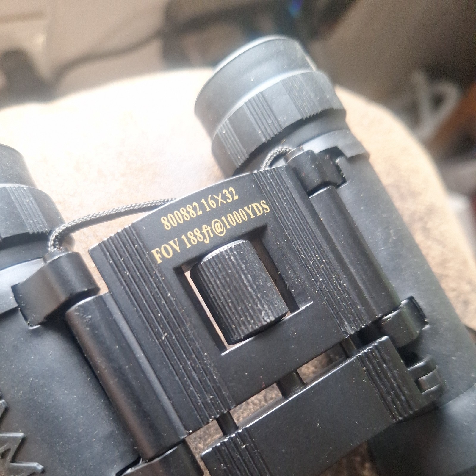 Simmons 16x32 Binoculars – Compact Folding Design, 188ft@1000yds