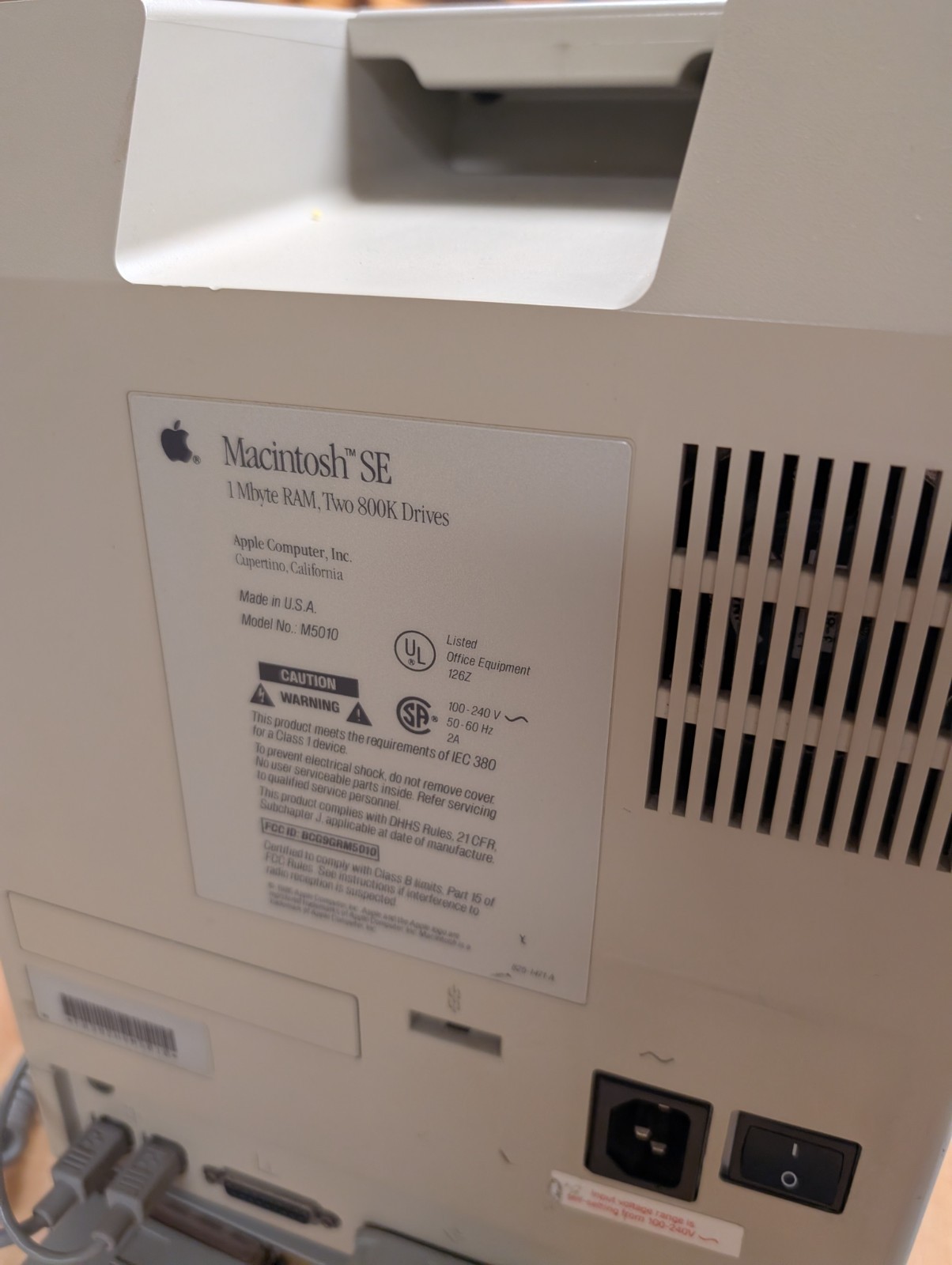 Apple Macintosh SE M5010 Vintage Computer with Keyboard/Mouse untestedREAD DESC