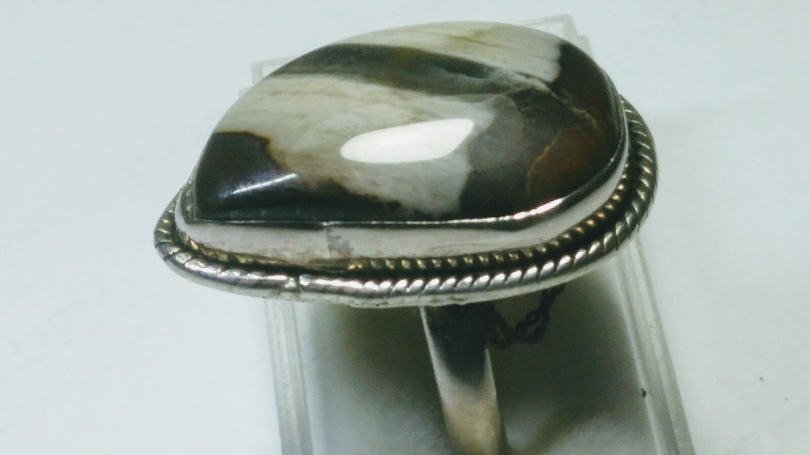 FETCHING UNTREATED NATURAL AGATE IN STERLING SILVER.925 RING SIZE 9.5-9.75!