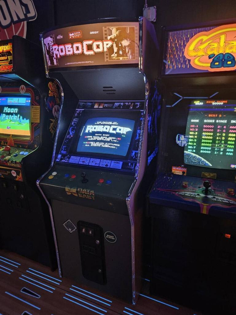 ROBOCOP ARCADE MACHINE by DATAEAST 1988 (Excellent) *RARE*