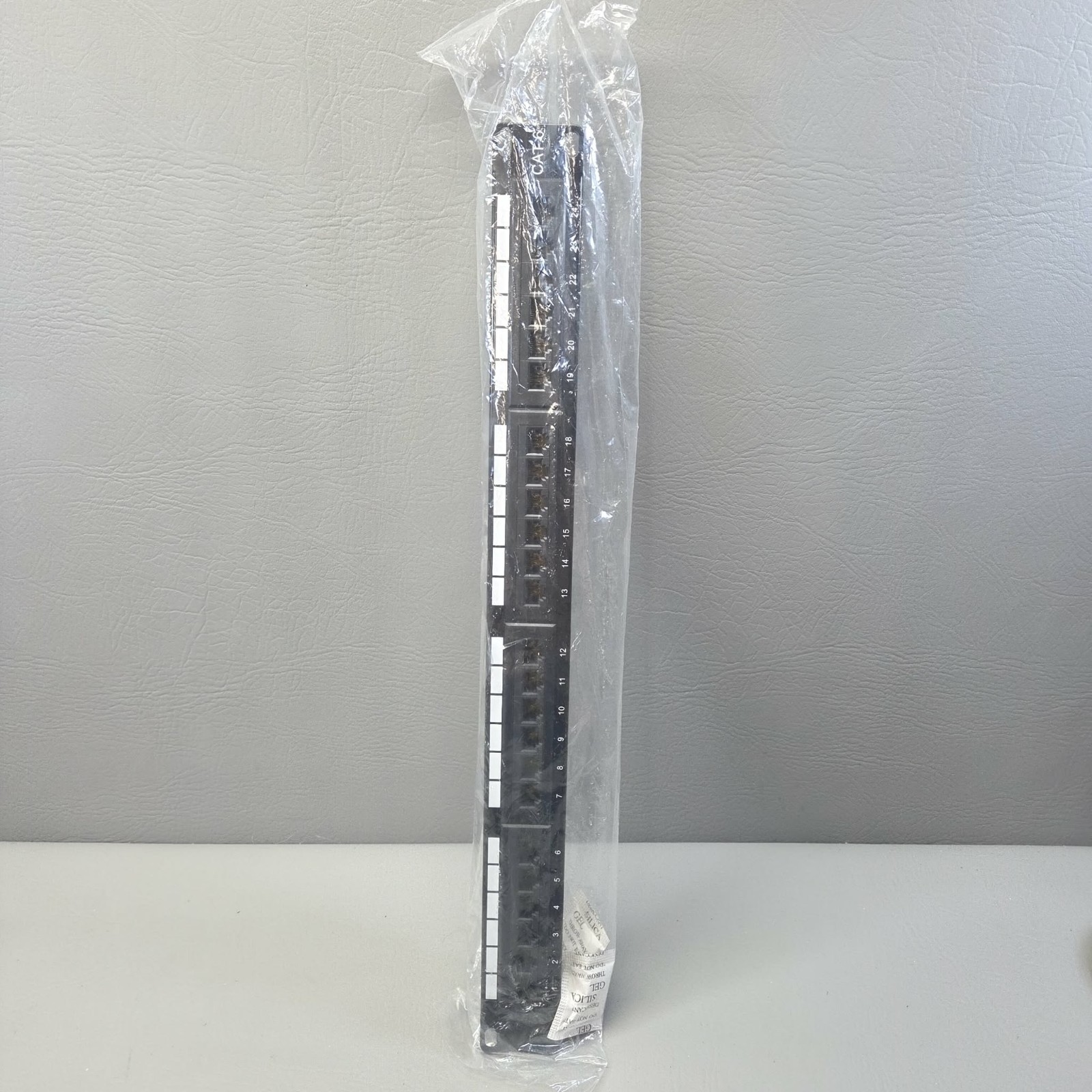 Cat6 Patch Panel 24 Port P24T-KAA 1U Rack Mount Ethernet Network New Bag