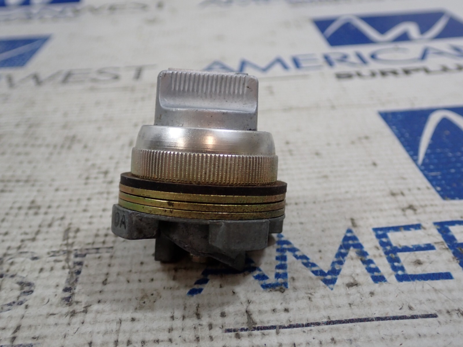 UDA Clark Selector Switch HO 3 Position Maintain