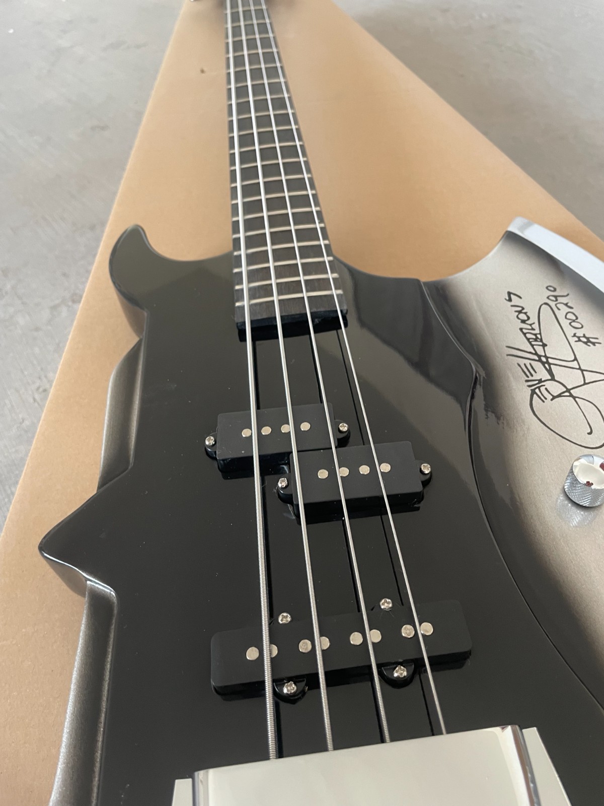 Axe Bass Gene Simmons 4 String Electric Bass Guitar Rosewood Fretboard Black