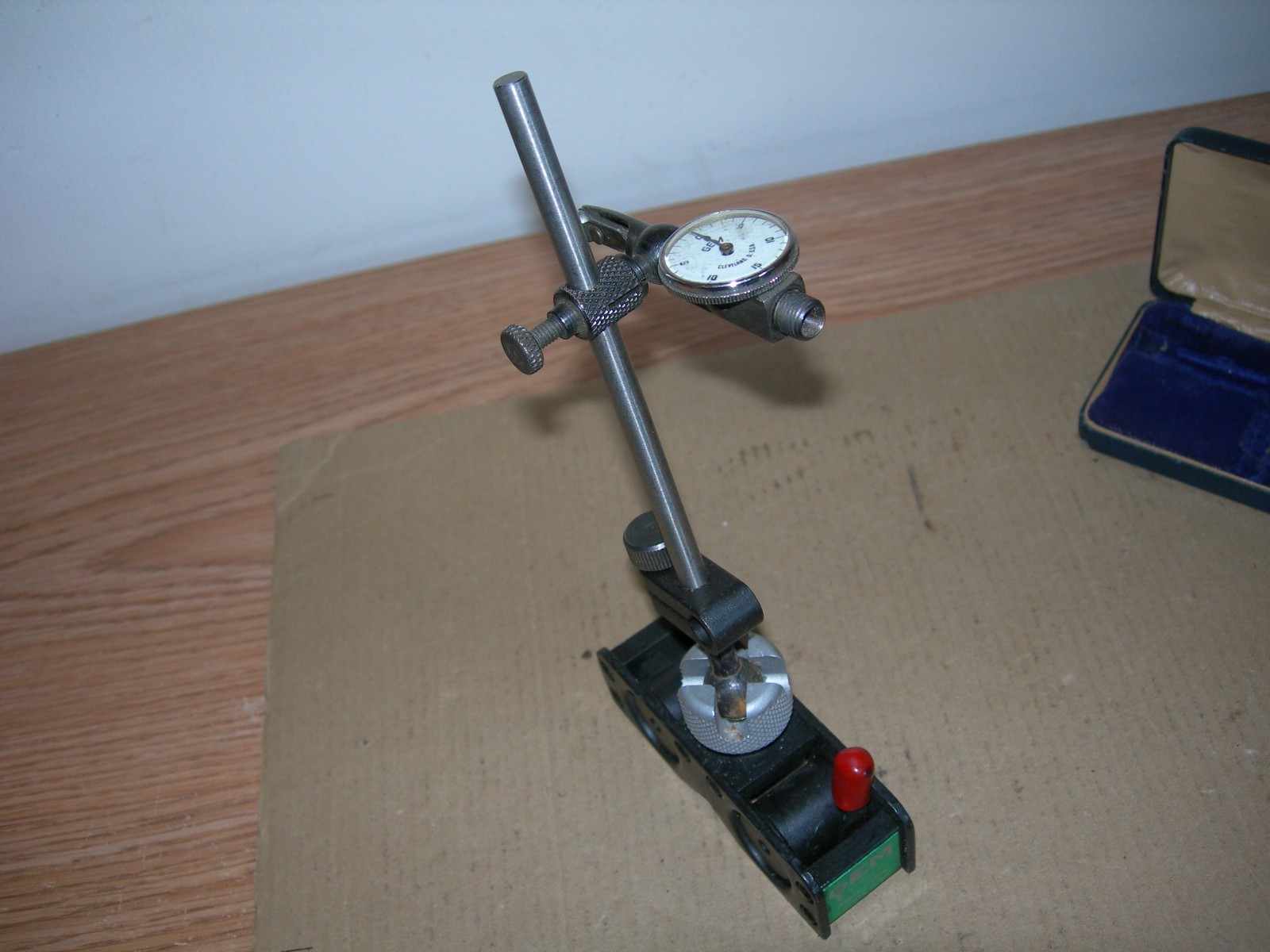 Gem Indicator with Magnet Indicator Holder + Indicator Case.