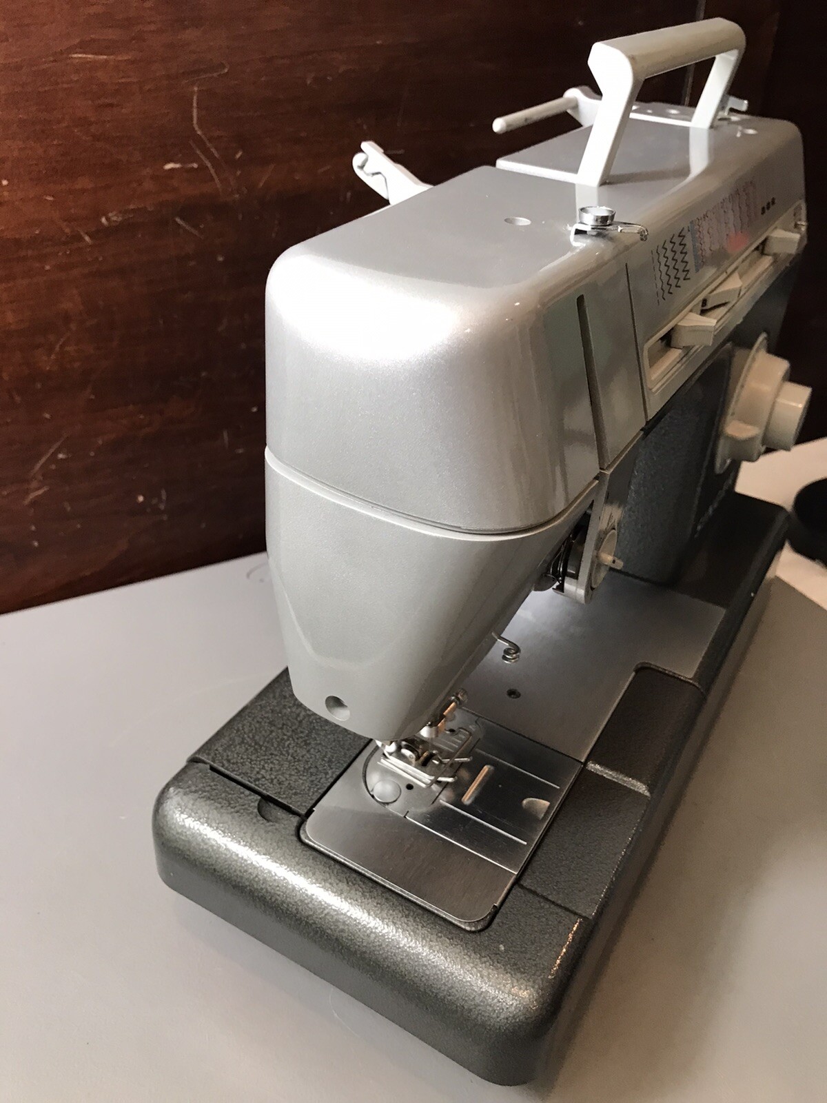 Singer CG590 Sewing Machine 18-Stitch Untested Sold For Parts or Repair *As-Is