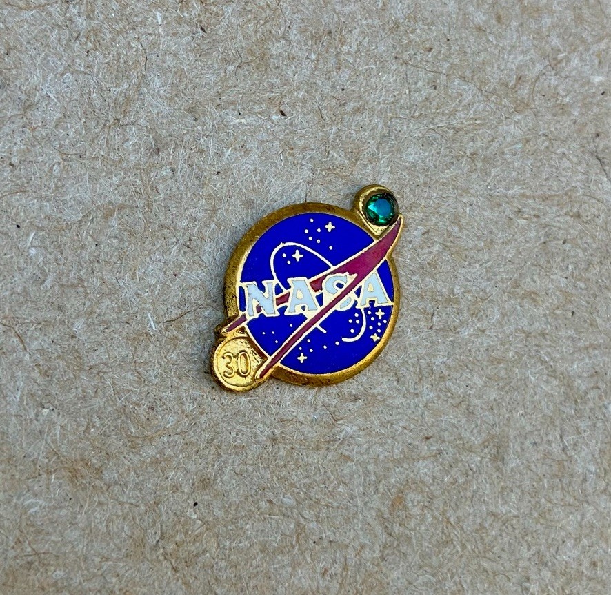 Vintage NASA 30 Year Employee Service Award Pin LS Lordship Green Stone