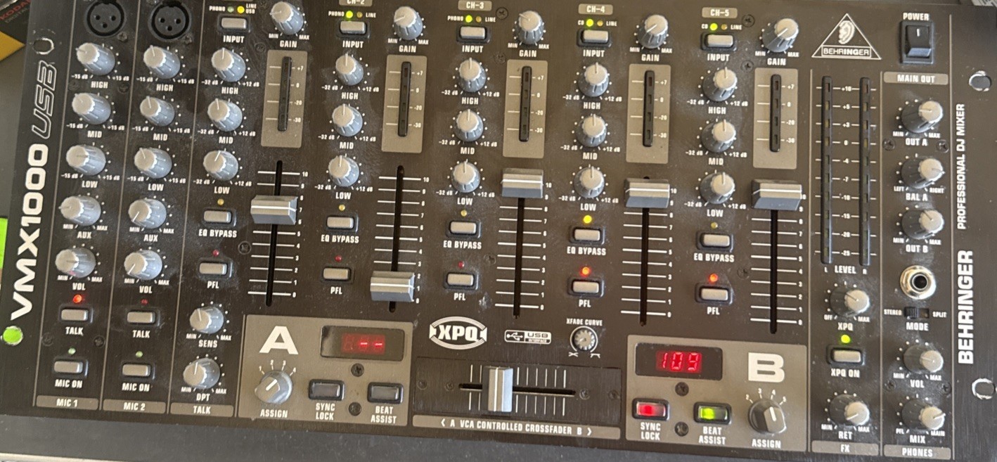 Behringer Pro Mixer VMX1000USB 5-channel DJ Mixer