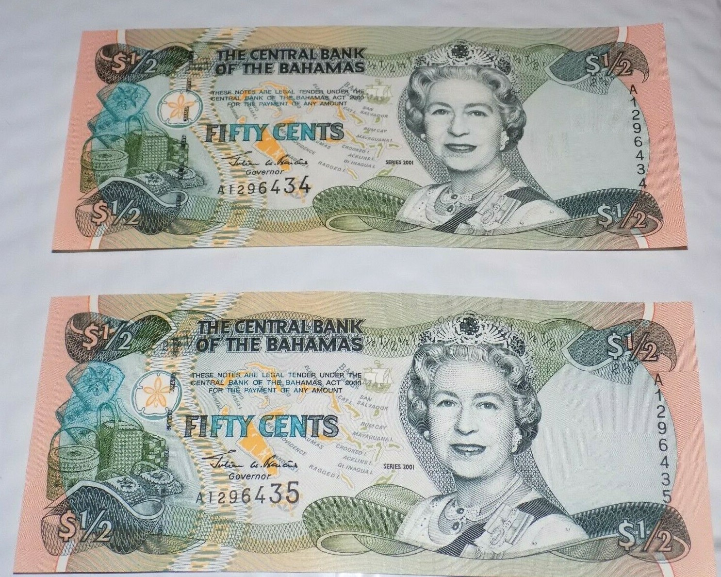 BAHAMAS Fifty Cents 2001 UNC Banknotes 2 Sequential Consecutive Serial Numbers