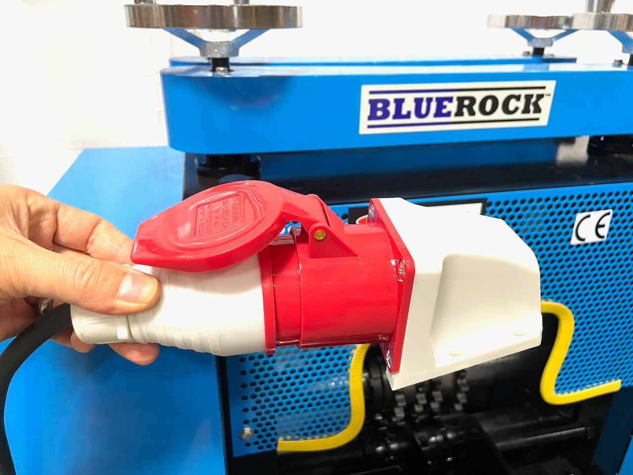 BLUEROCK® WS700 Extra Large Industrial Wire Stripping Machine 7" Cable Capacity