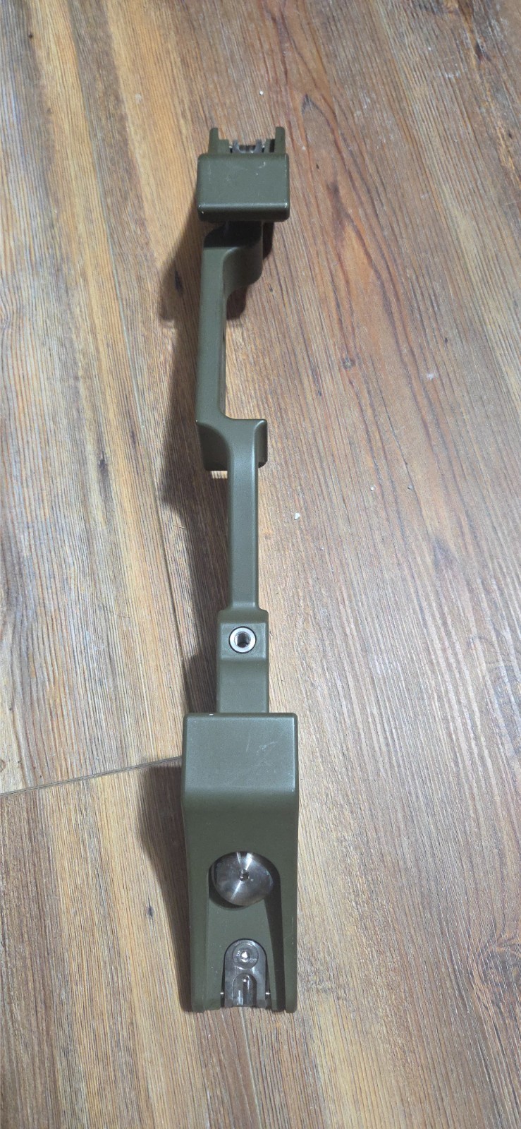 CD Wf21 bow riser, green with 8 oz weight excelkent condition