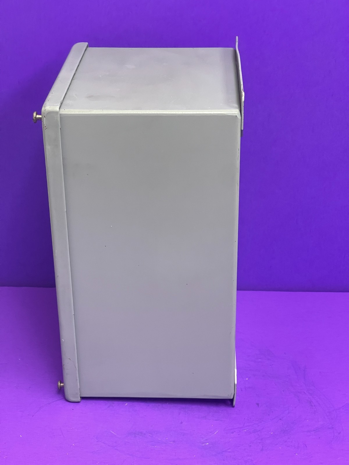 Hoffman E6PBY25, 6 Pushbutton Enclosure 11" x 7.5" x 6"