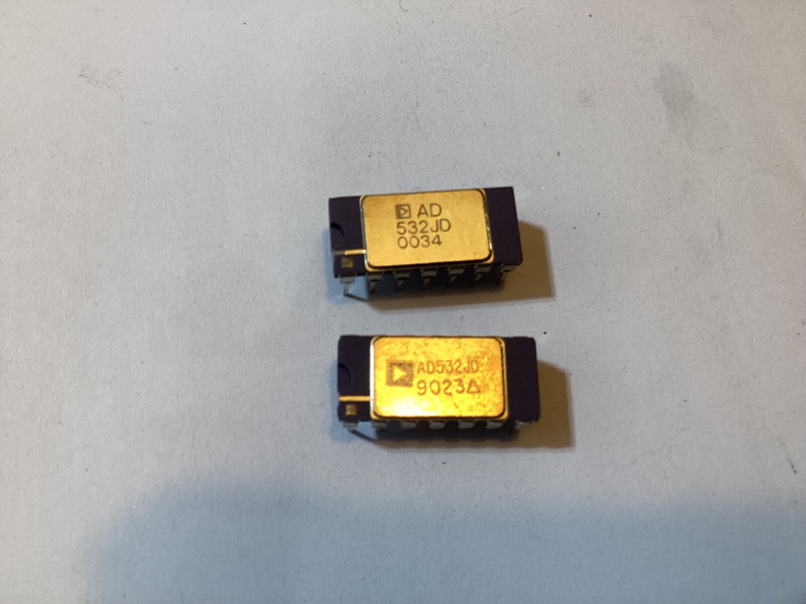 Analog Devices AD532JD Analog Multiplier/Divider 14-Pin