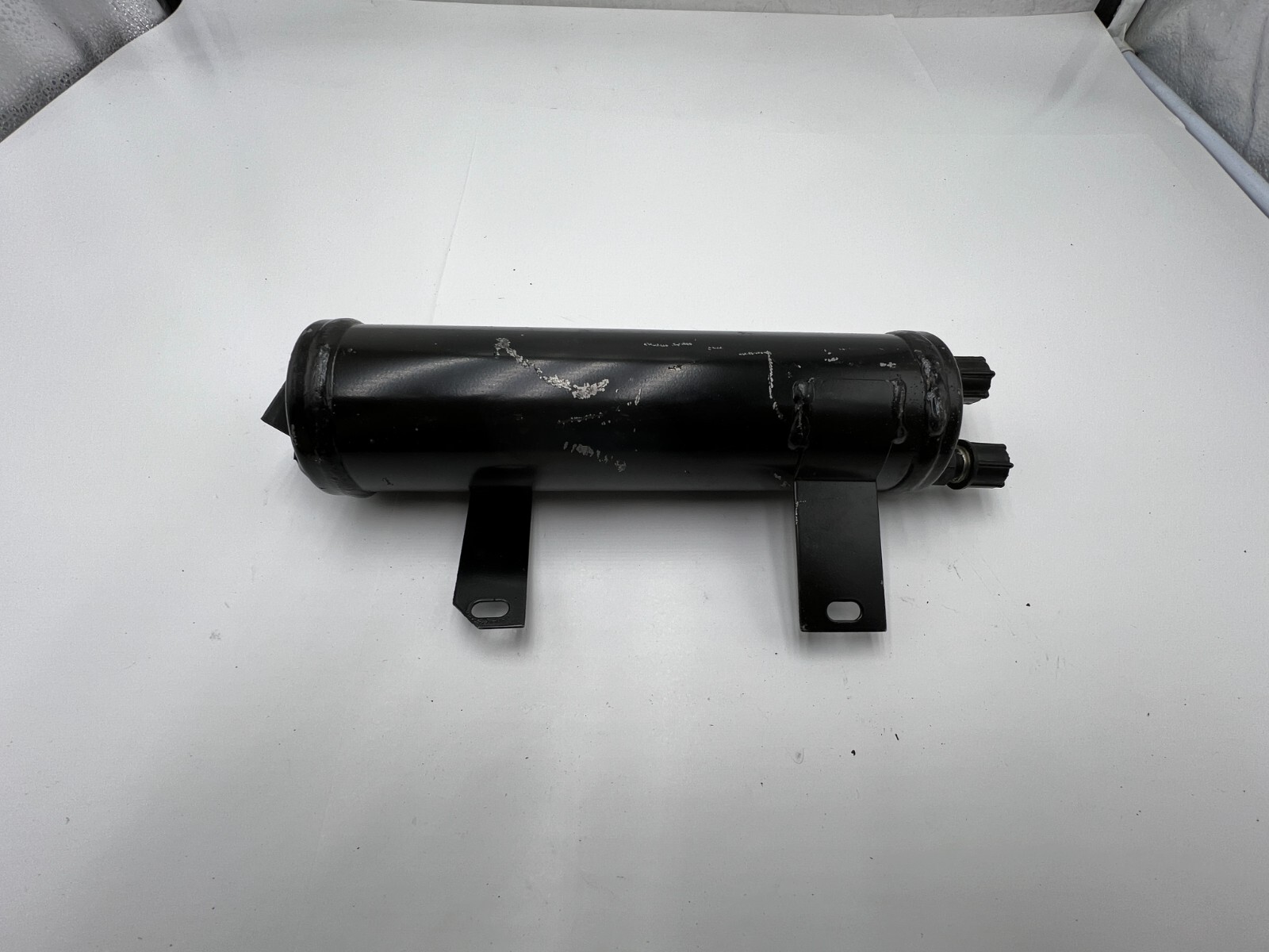 20D1513 AC Refrigerant Hose Accumulator Black