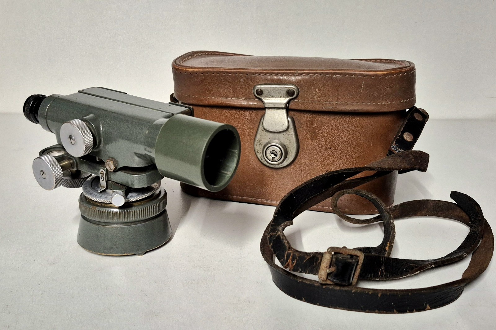 Hilger & Watts Vintage Theodolite SL2.7  146545, with Leather Case. Collectable