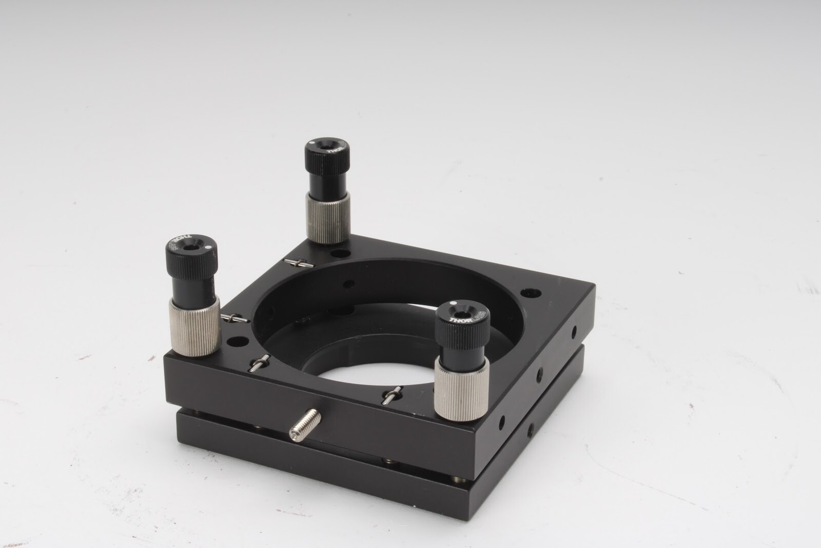Thorlabs KC2 Locking Kinematic Mirror Mount For Ø2" Optics, 8-32 Taps