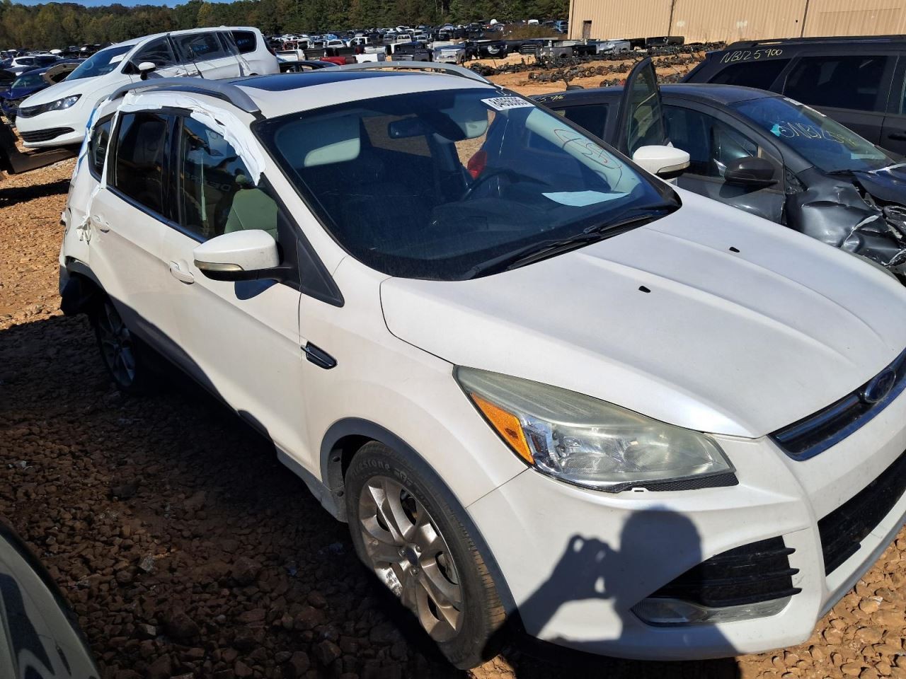 ESCAPE    2014 Glove Box 4842323