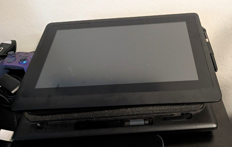 Wacom Cintiq 16 Graphics Drawing Tablet, USB Connectivity, Black, DTK168K0A