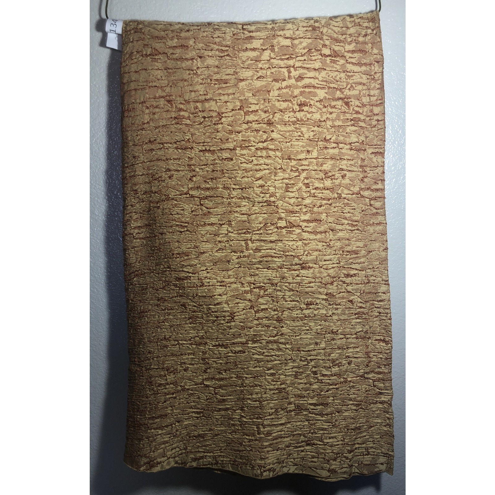 Tablecloth Commercial Used from Hotel & Casino Las Vegas 134”round Red/Gold