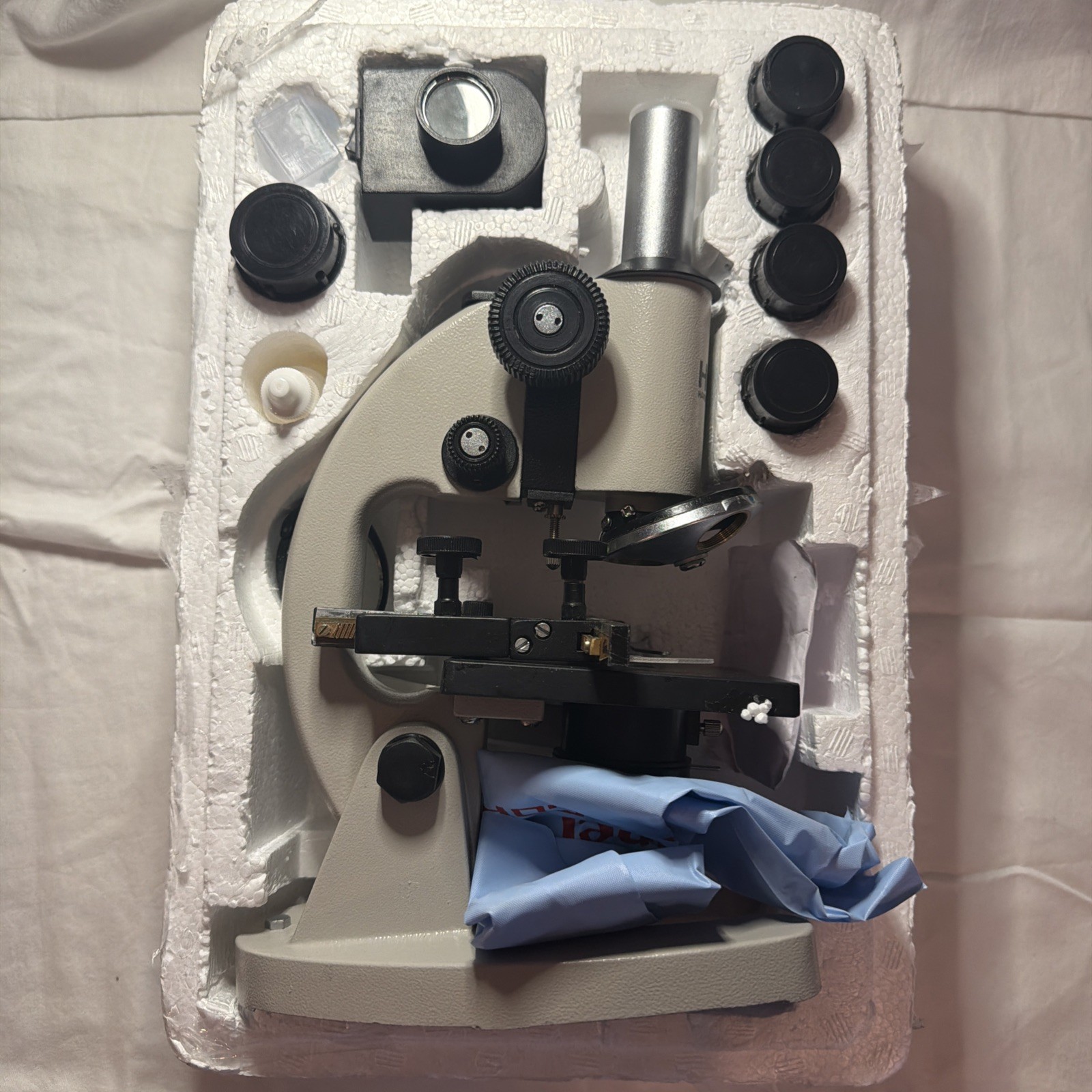 HOL Microscope 600X Stage LED Light Hands on Lab Science Microscope Open Box