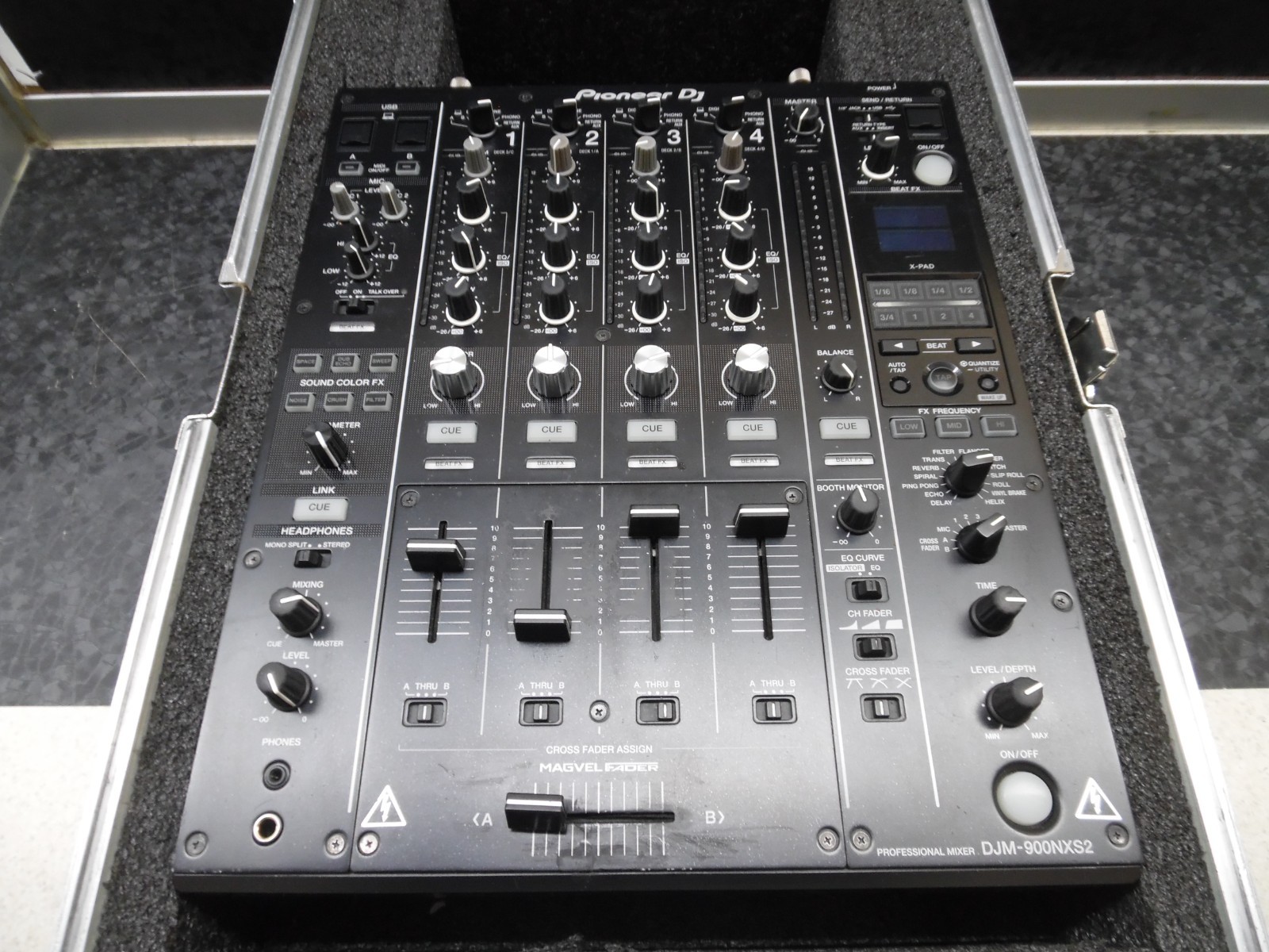 Pioneer DJ DJM-900NXS2 4-Channel Professional DJ Mixer With Carrying Case