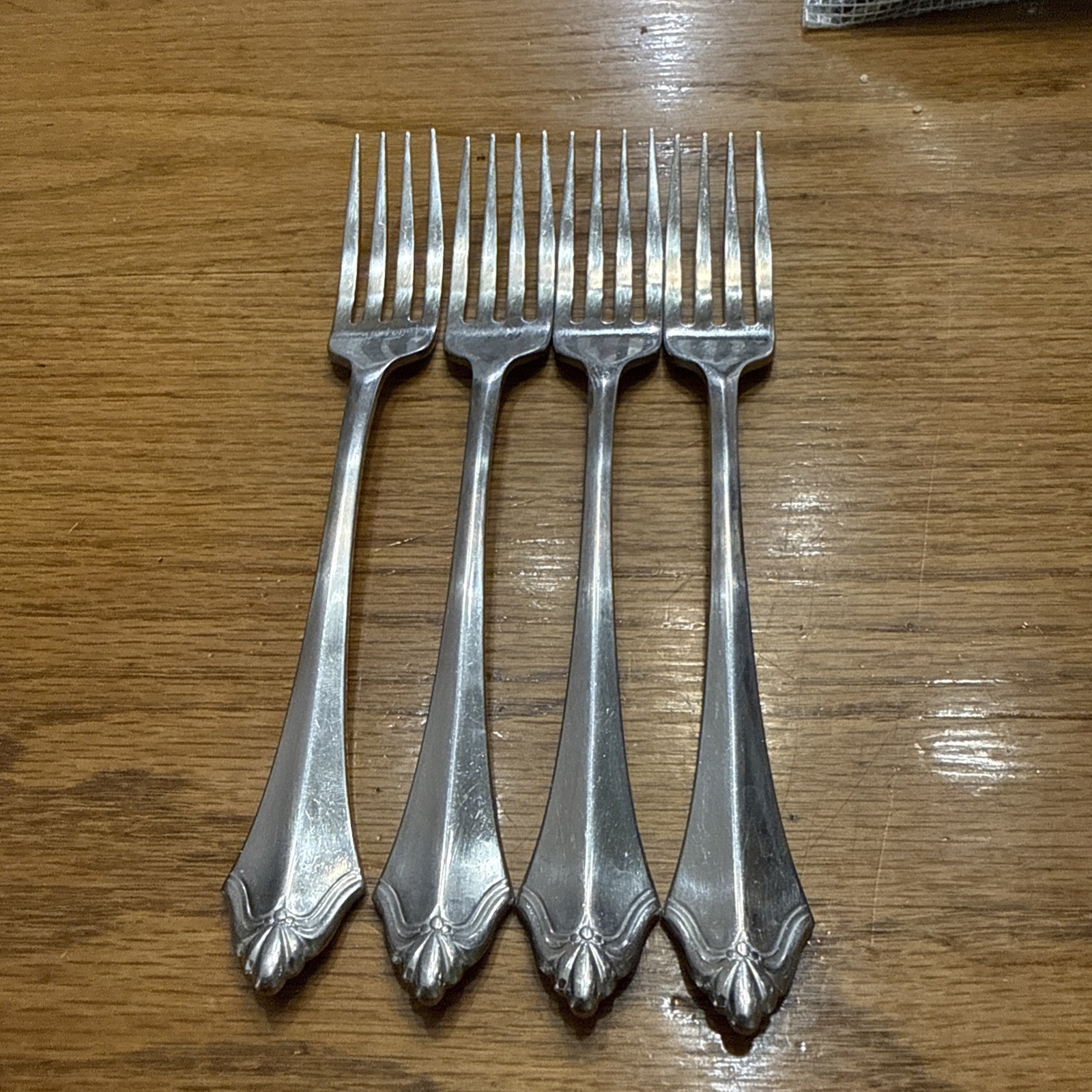 4 Oneida KENWOOD STAINLESS Community DINNER FORKS Nice!