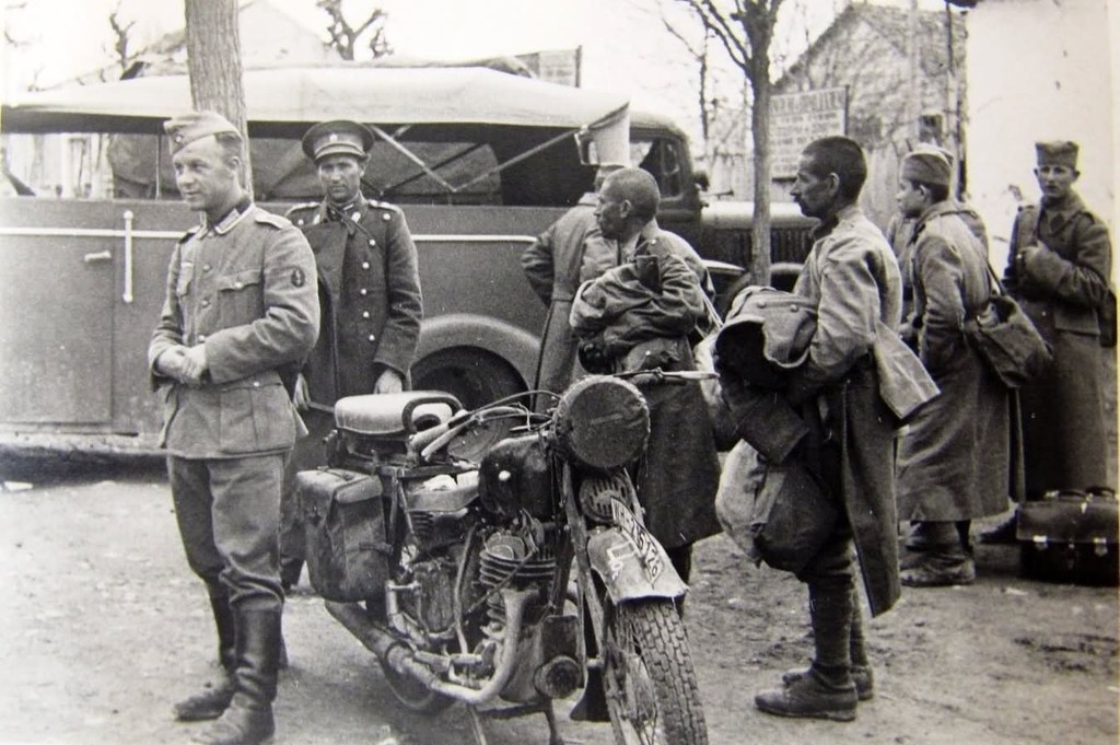 WWII Photo German Troops BMW Motorcycle  B&W WW2 World War Two Wehrmacht  / 2004
