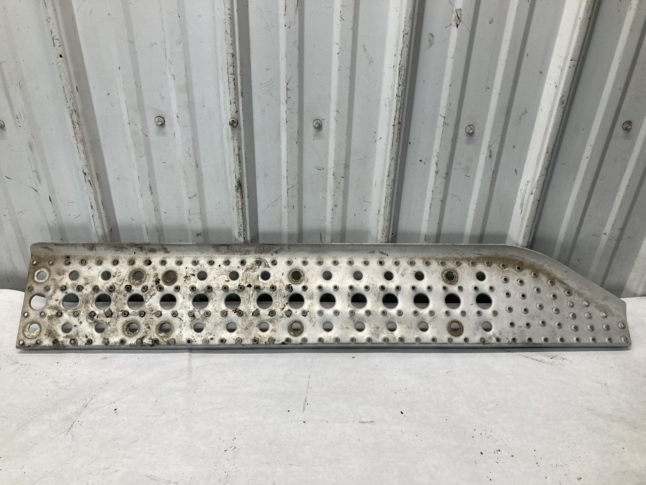 Freightliner COLUMBIA 120 Left/Driver Step (Frame, Fuel Tank, Faring) - Used