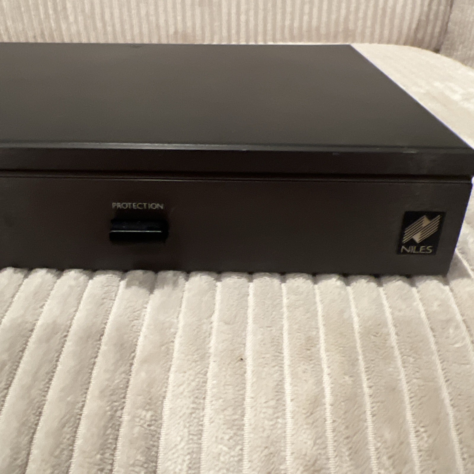Niles HDL-4 High Definition Speaker Selection System 4 Pair Speaker Selector