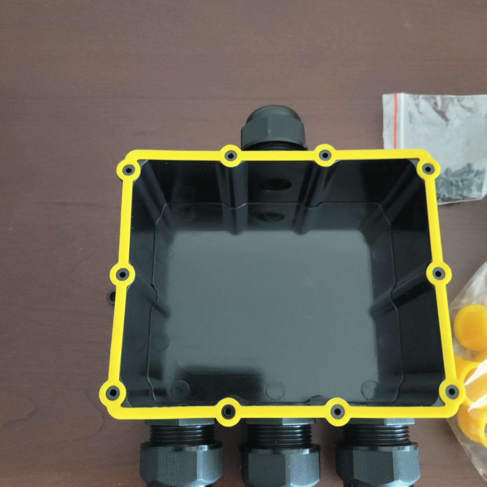 NEW M686 IP68 Waterproof Junction Box, 4-Way Outdoor Cable Connectors