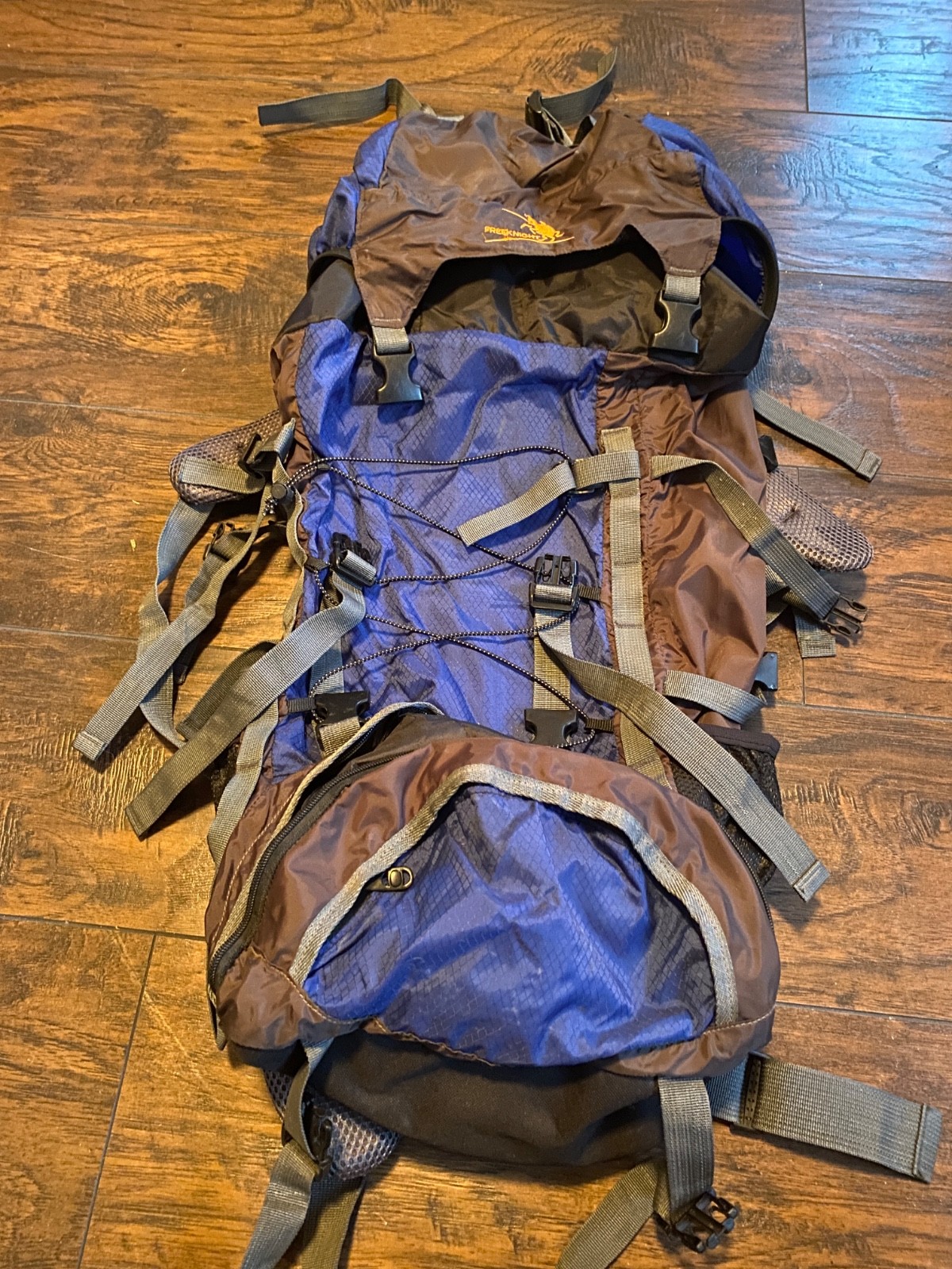 Freeknight Navy blue backpacking pack