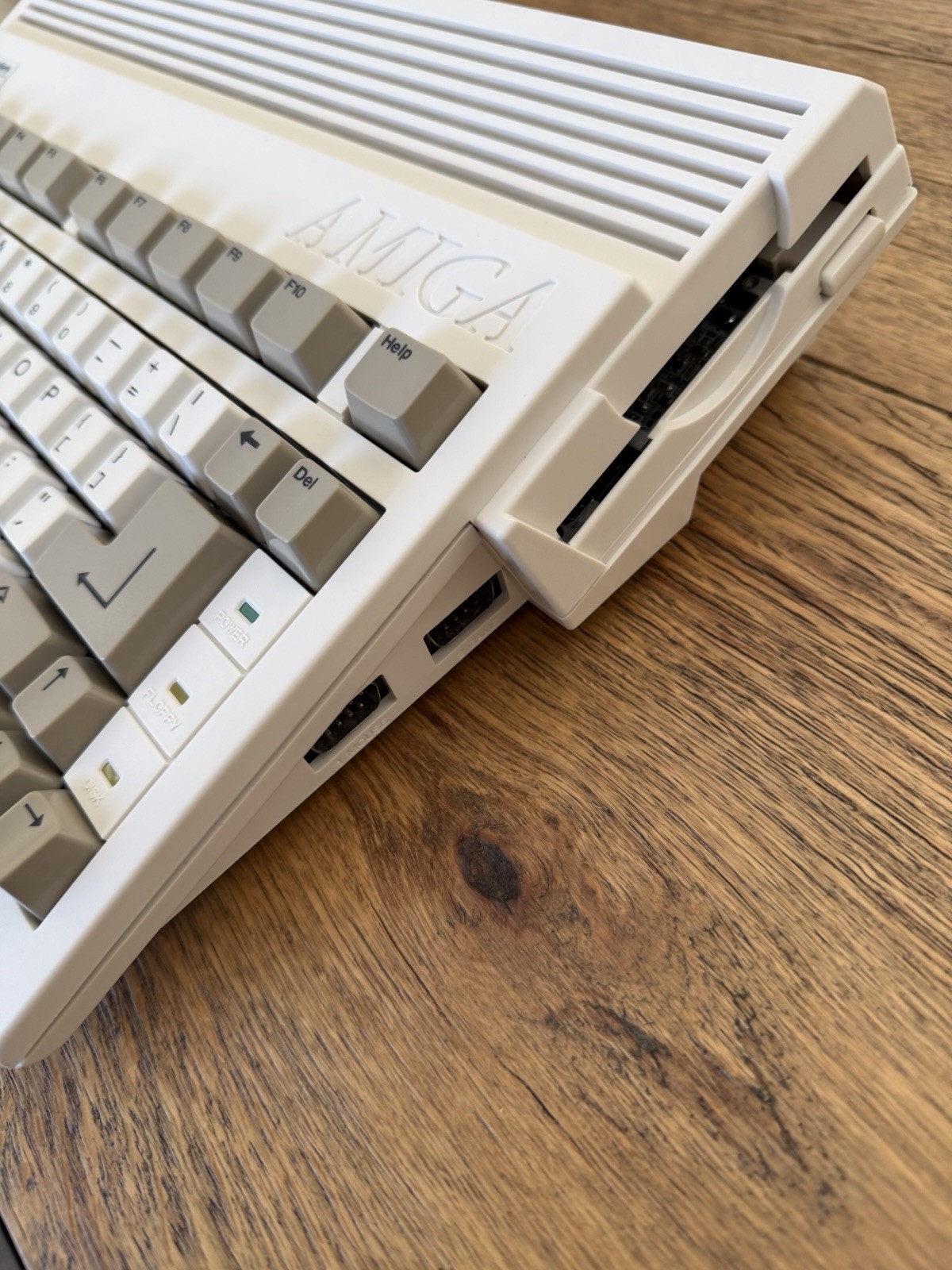 Commodore Amiga 600  ,  In Original Box, Super!!, 110v Power Supply.
