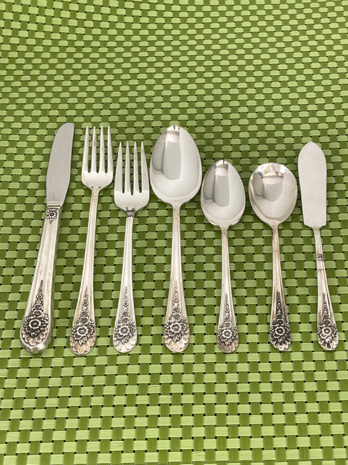 Wm Rogers JUBILEE International Silverplate IS1953 Flatware SMART CHOICE E70G