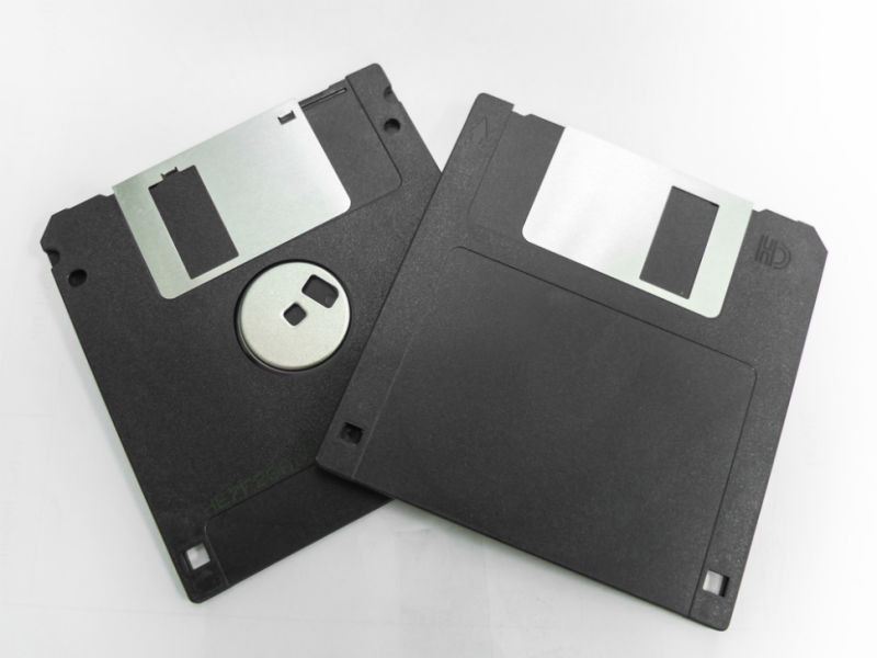 Lot of 250 3.5 inch NEW NON WORKING Floppy Disks. For promotions, art projects..