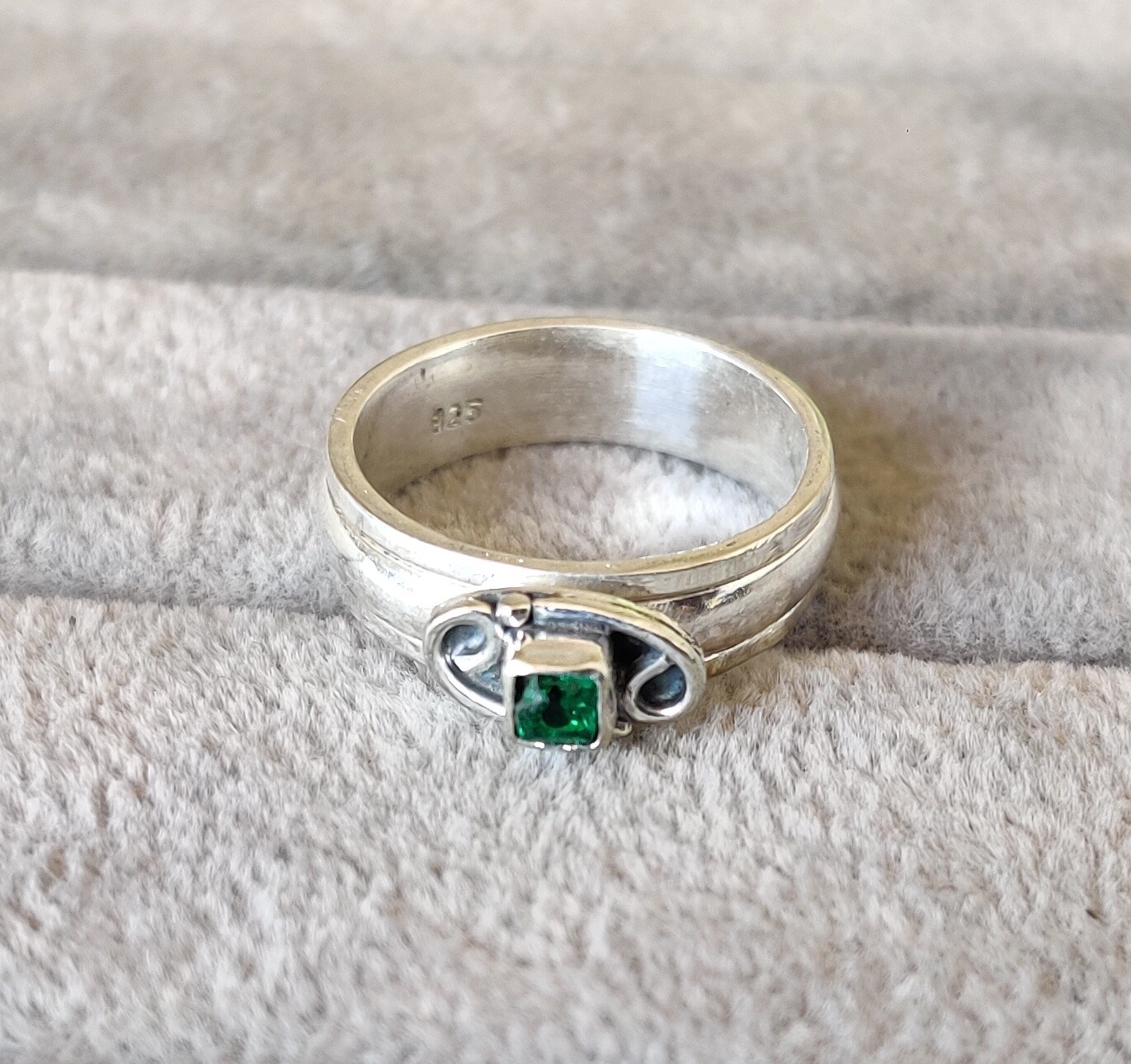 Emerald Spinner Gemstone Ring Solid 925 Sterling Silver Pretty Ring Size 9 MO