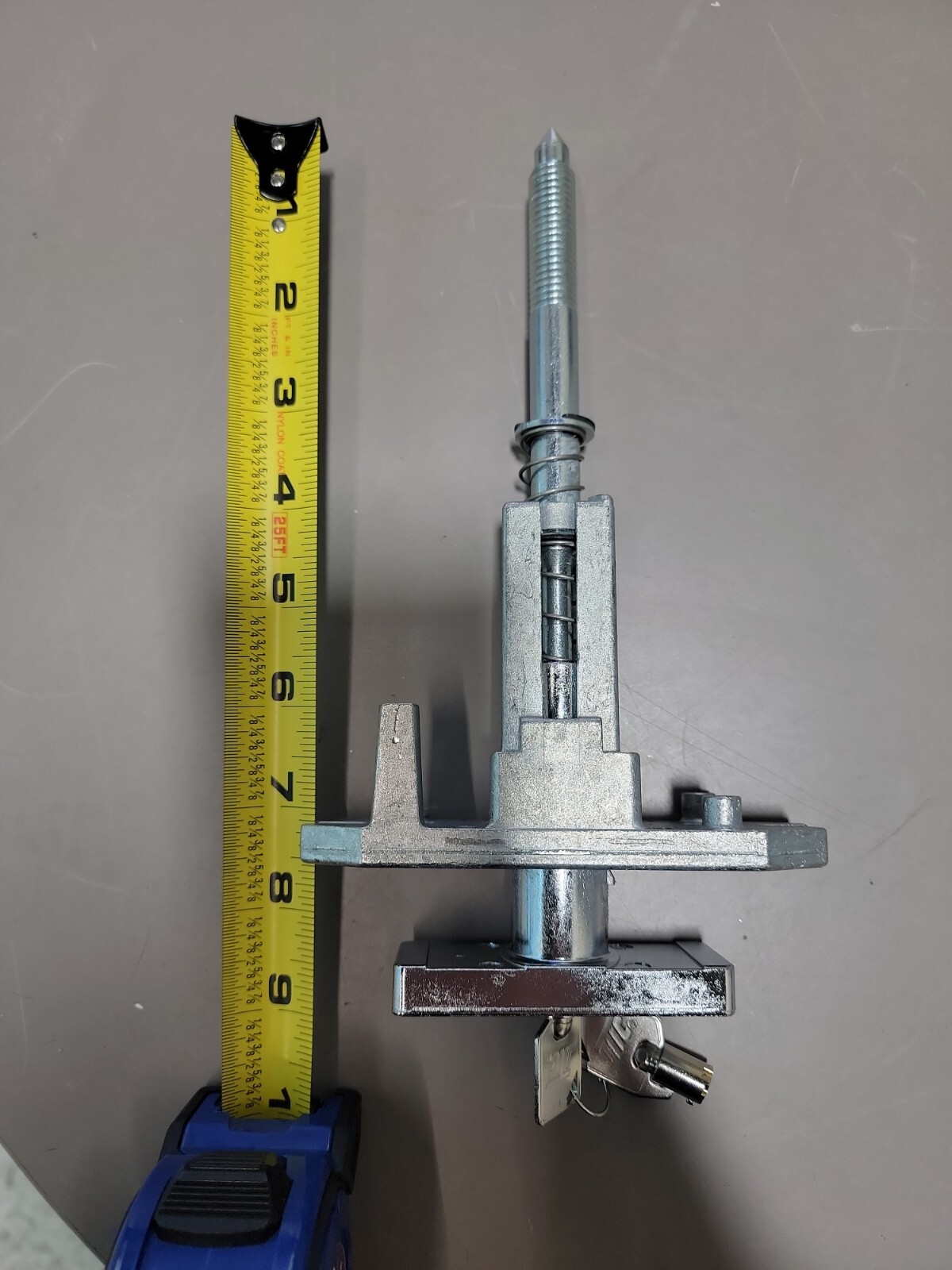 Dixie Narco T handle with posts (for coin chute) includes lock and two keys
