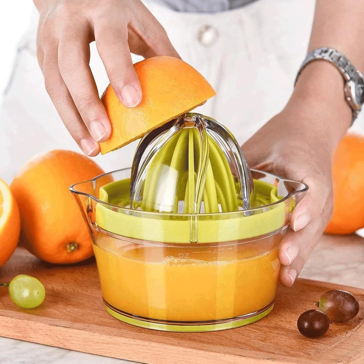Compact Citrus Juicer with Multi-Reamers and Measuring Cup, Stylish Green Design