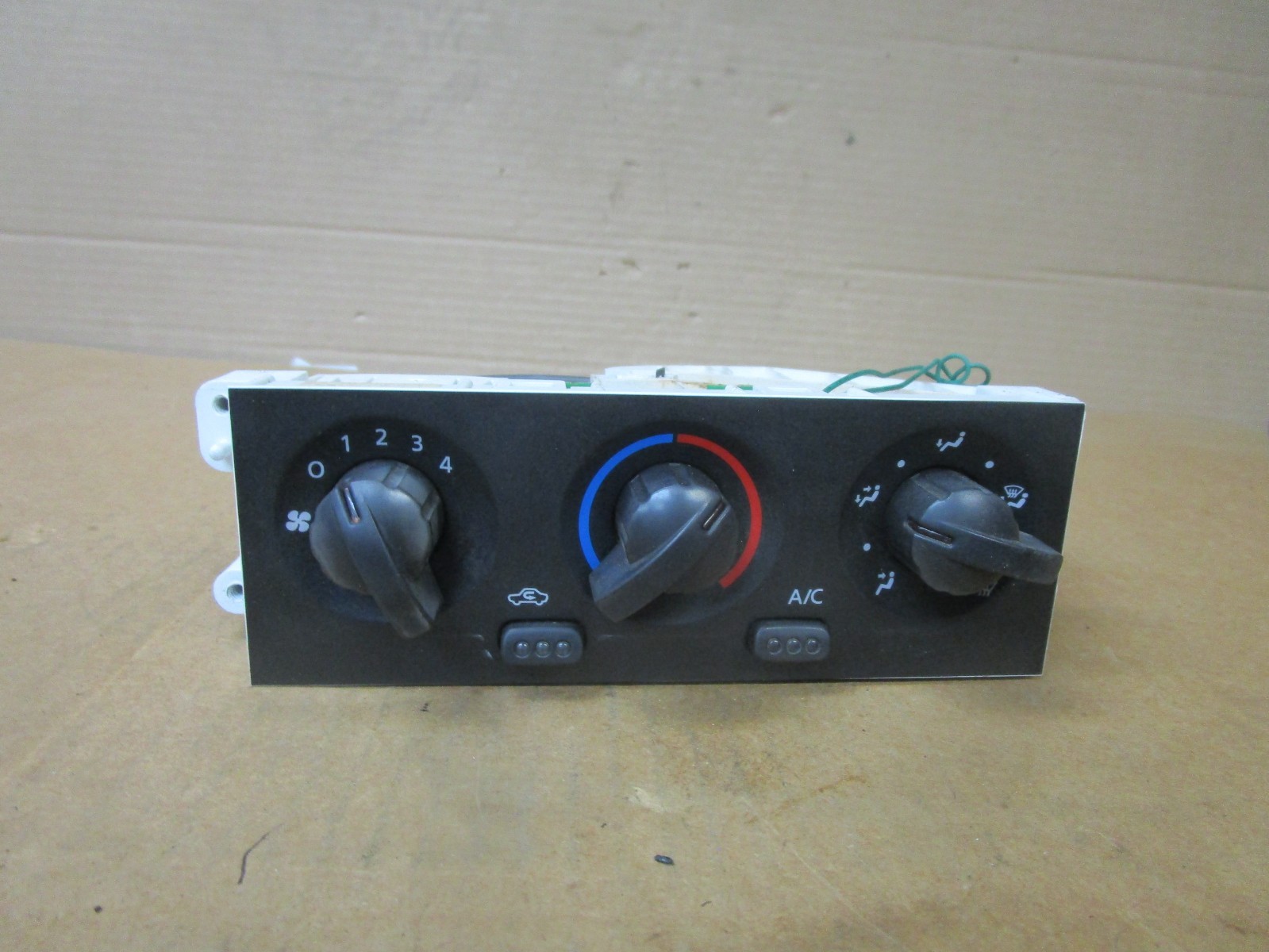 00 01 02 03 04 Nissan Frontier Xterra Temperature Climate Control A/C 275107z411