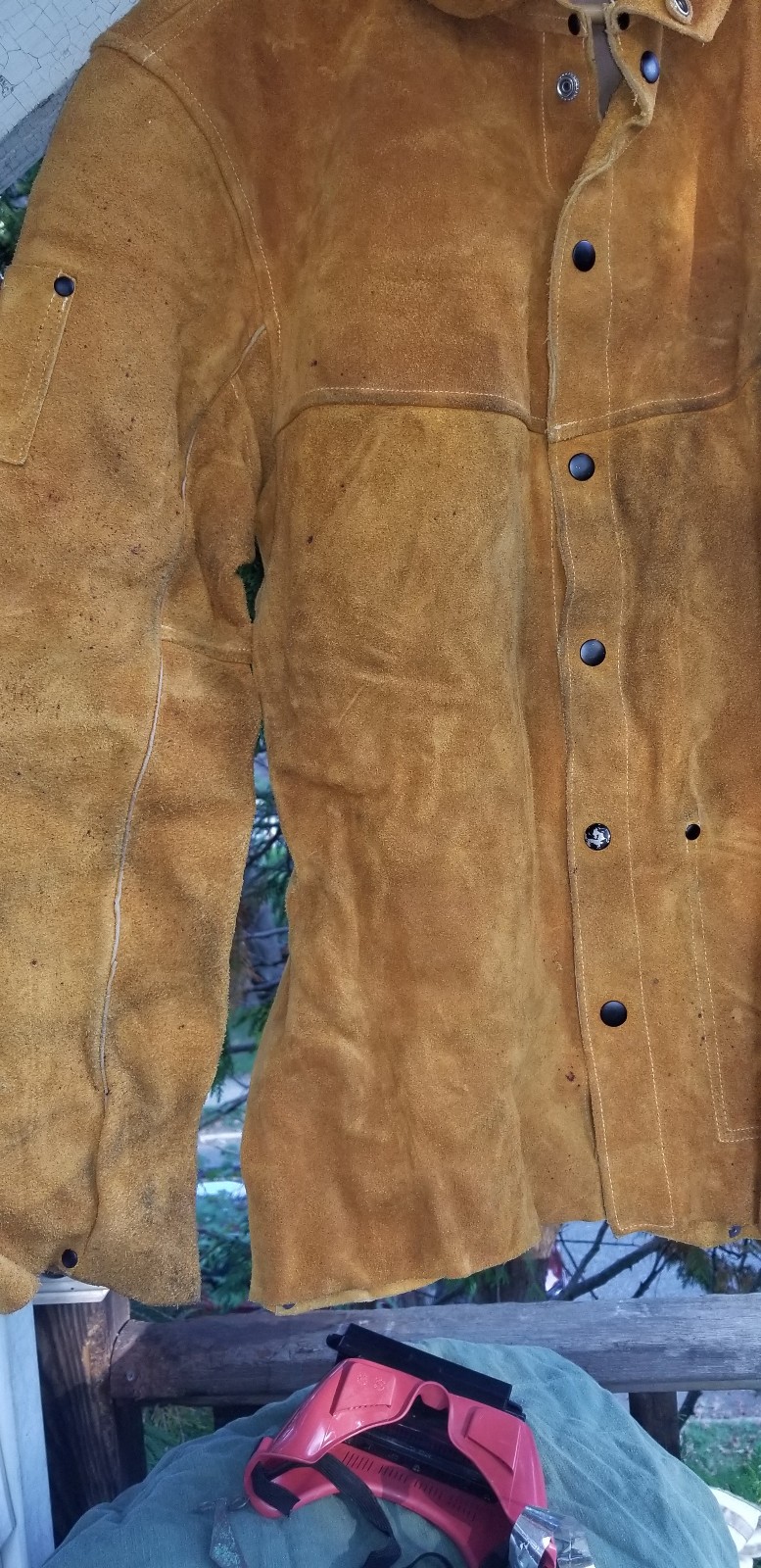 SUEDE WELDING JACKET AND JACKSON SAFETY GOGGLES SIZE MEDIUM