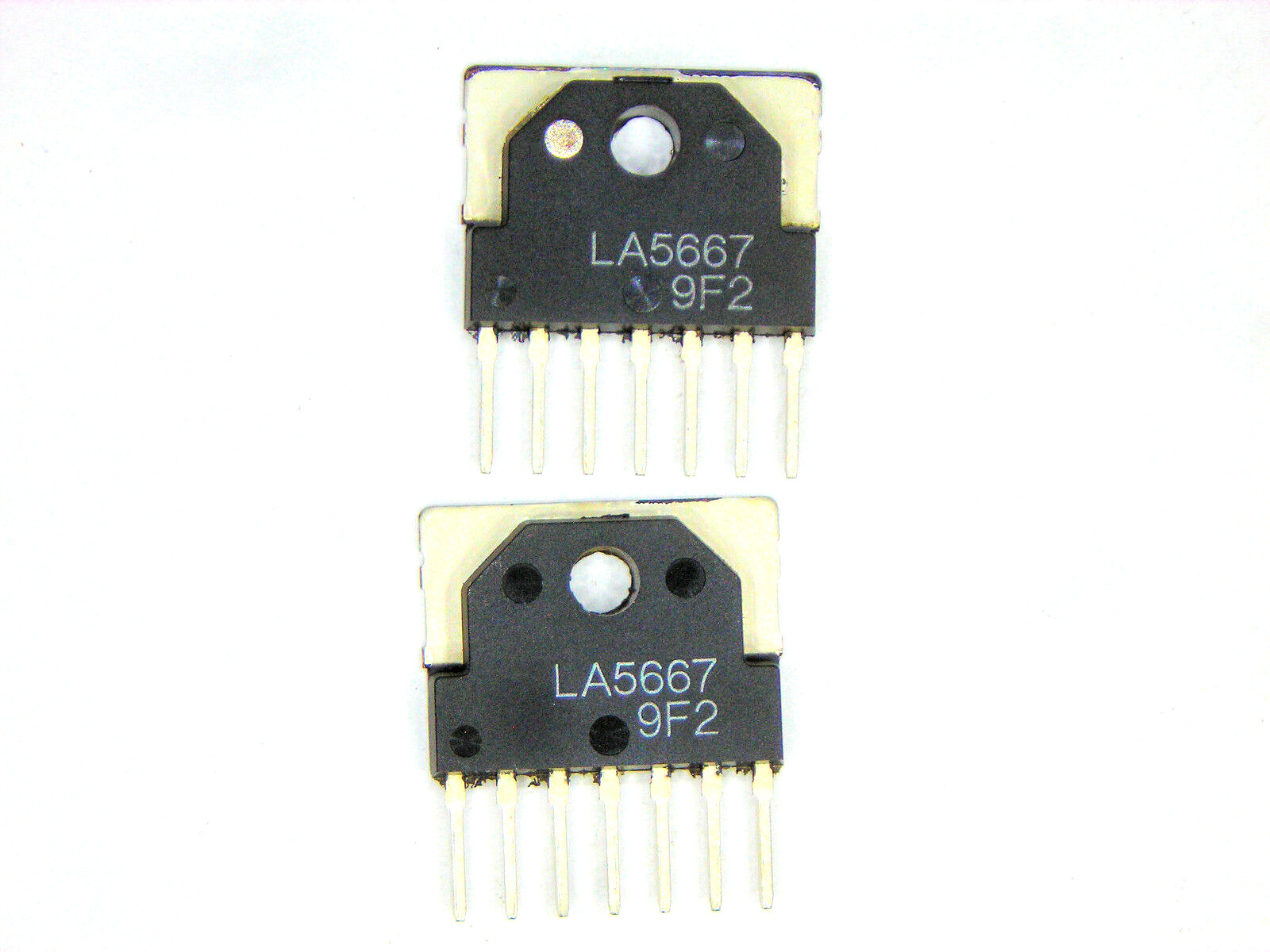 LA5667  "Original" Sanyo  7P SIP IC  2  pcs