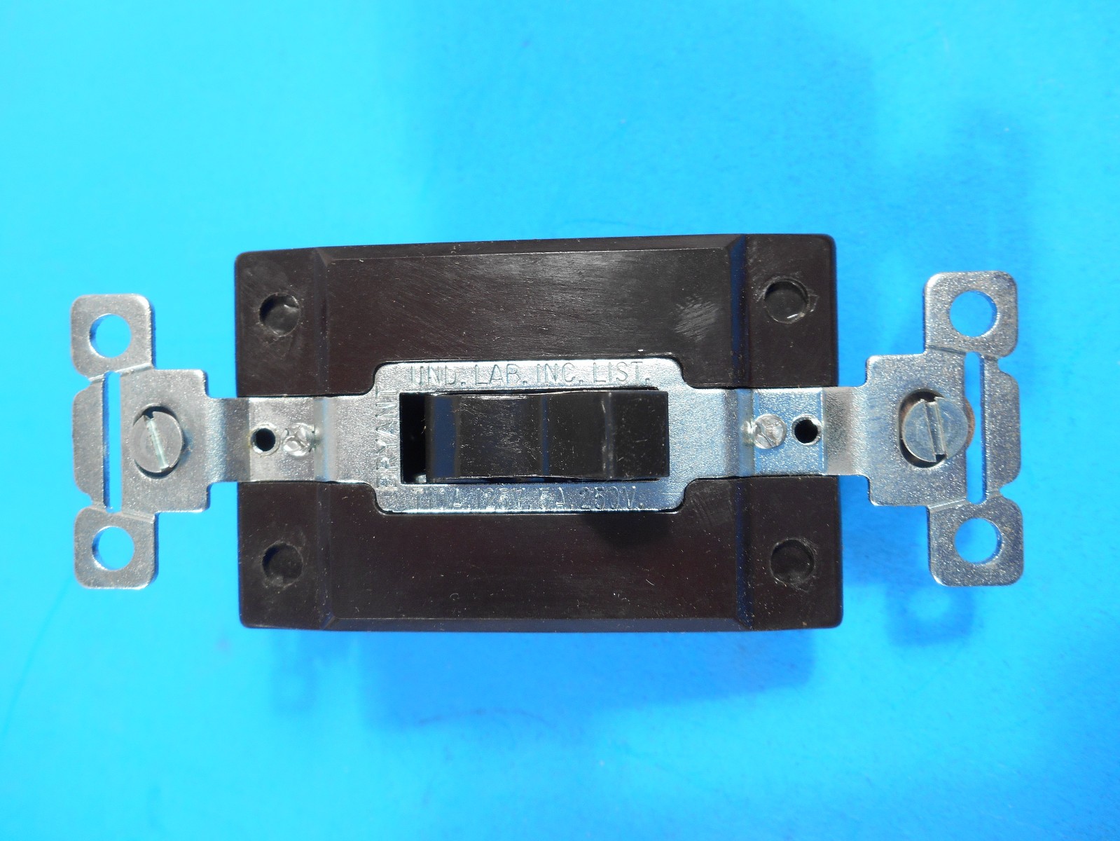 Bryant Brown 10A 125V 5A 250V 3-Way Toggle Switch 4963