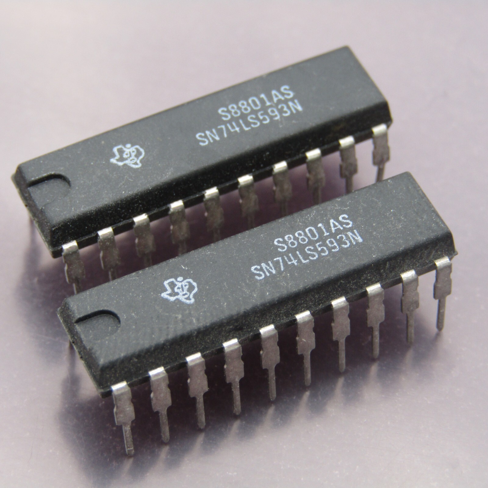( 2 PCS ) SN74LS593N Texas Instruments Binary Counter 8 Bit Positive Edge  - NOS